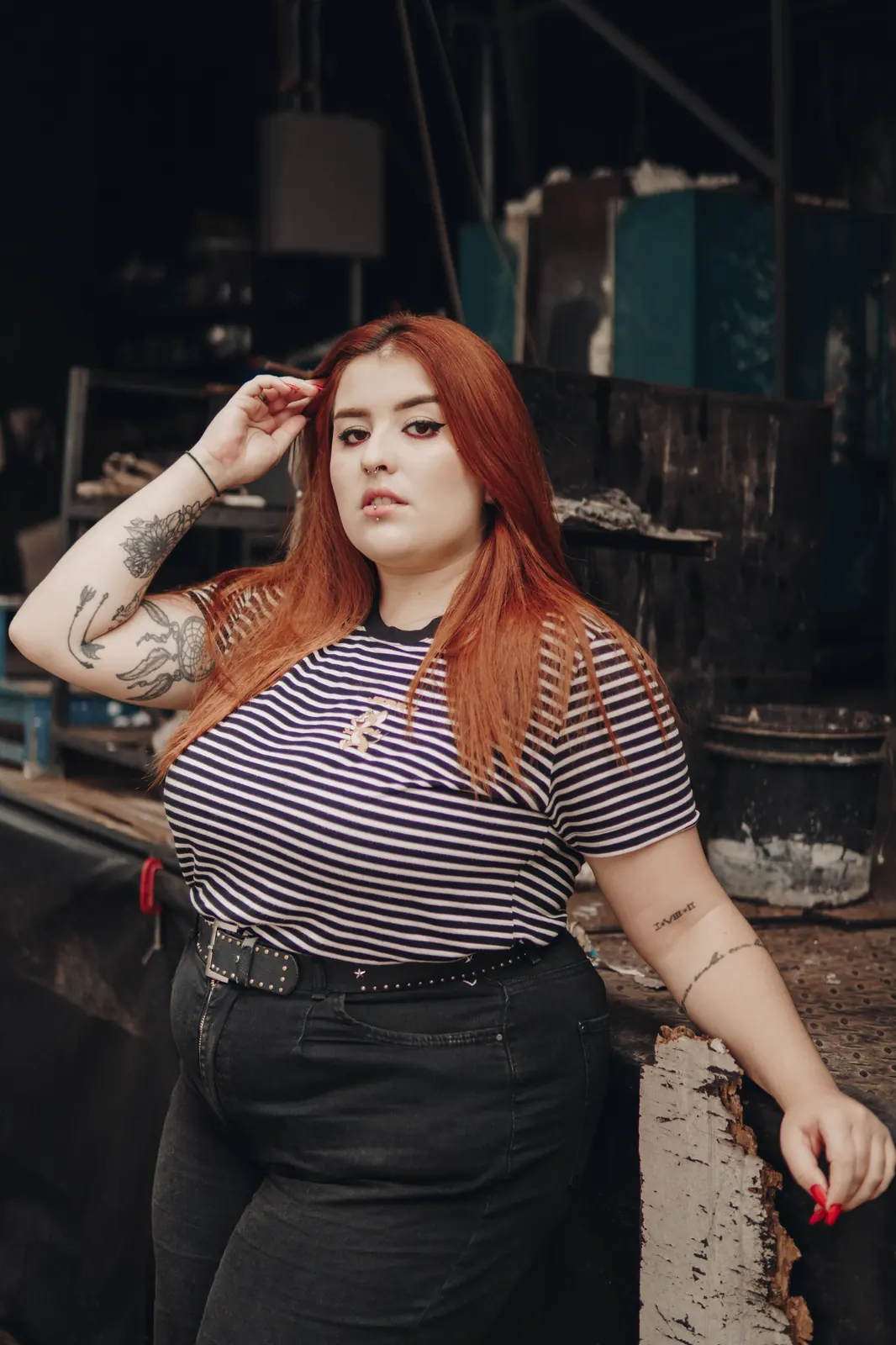Illustrative stock photo of a curvy woman, styled for BBW Single's Chicago page. Not an actual member.